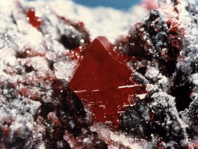 Cristal de cinabrio de la mina de Almadén