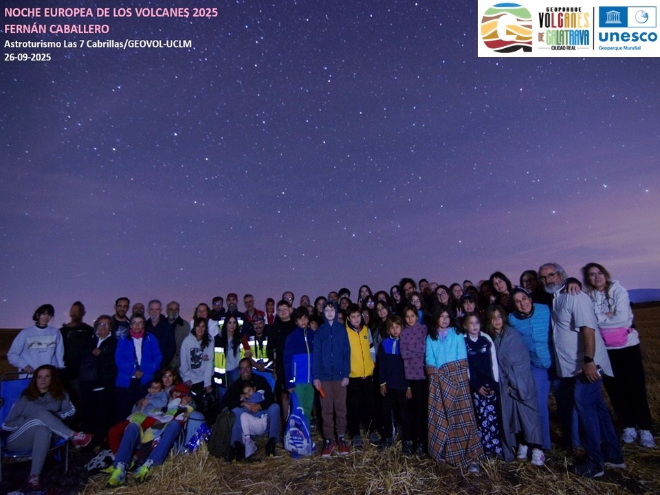 Vecinos y visitantes participan en las actividades de la Noche Europea de los Volcanes organizadas por el Geoparque Volcanes de Calatrava en Fernán Caballero